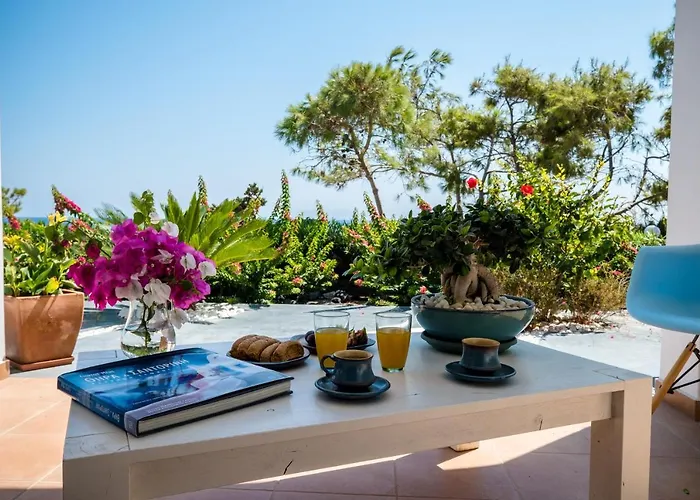 Santorini Mystique Garden Villa Kamári