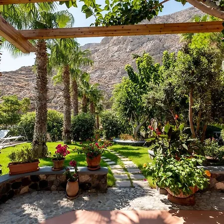 Villa Santorini Mystique Garden Kamári