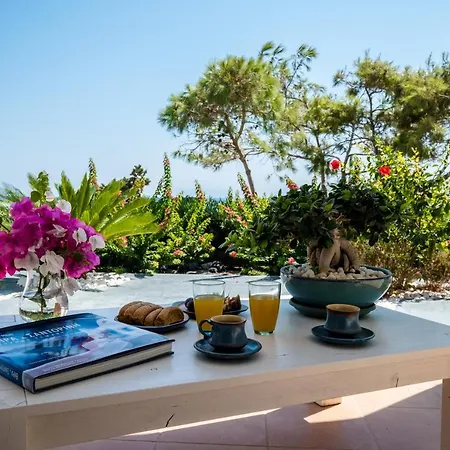 Santorini Mystique Garden Villa Kamári