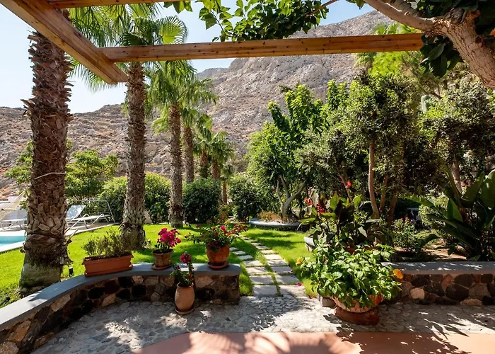 Willa Santorini Mystique Garden Kamári