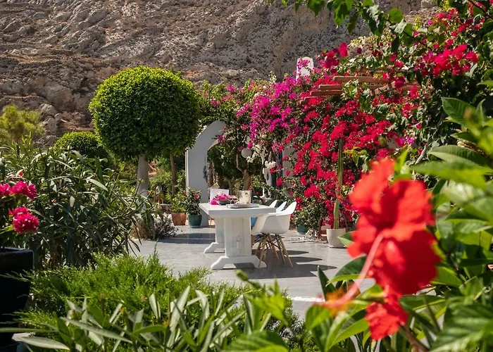 Santorini Mystique Garden Villa Kamári