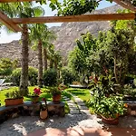 Vila Santorini Mystique Garden Kamári